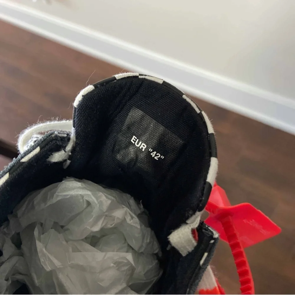Men’s Off-White Shoes - Picture 6 of 7